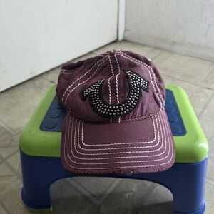 True Religion Vintage Red Studded Horseshoe Distressed Cap Hat Embroidered Rare